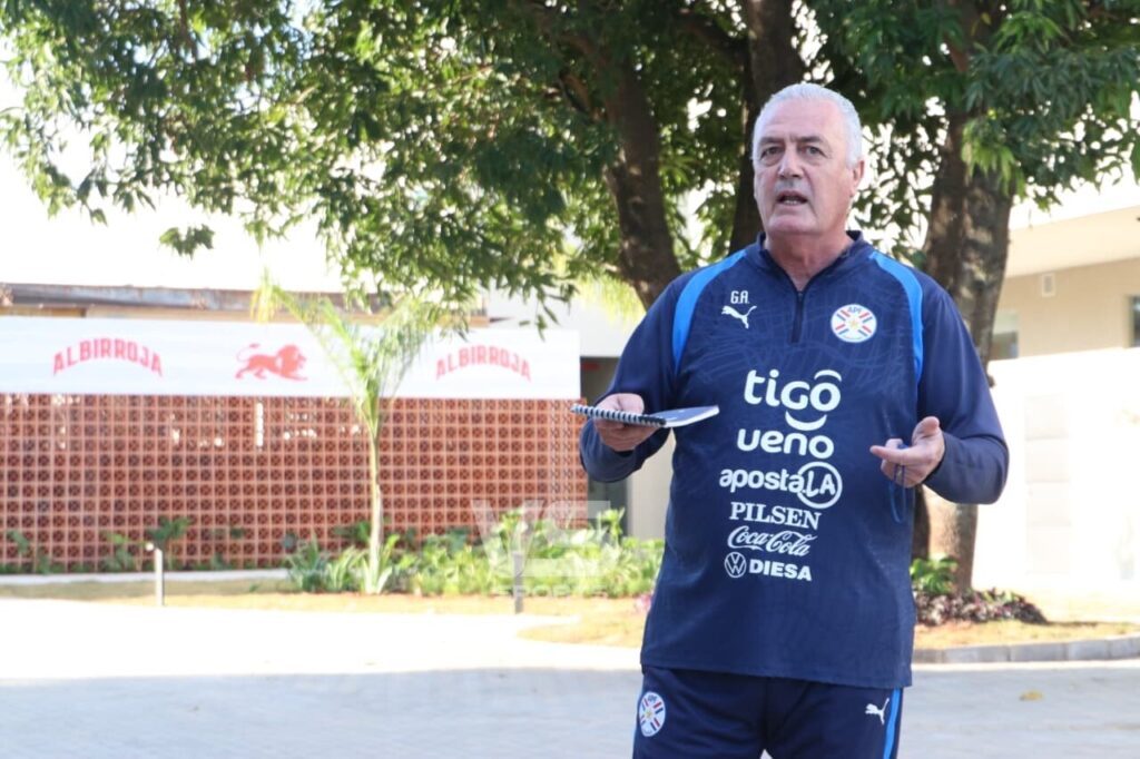 Alfaro mantiene su voluntad: "Quiero continuar, pero no depende de mí"