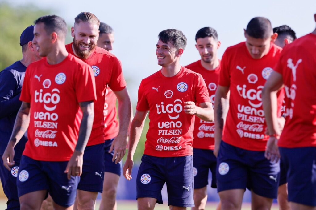 Alfaro comienza la renovación en La Albirroja con lista de 28 convocados