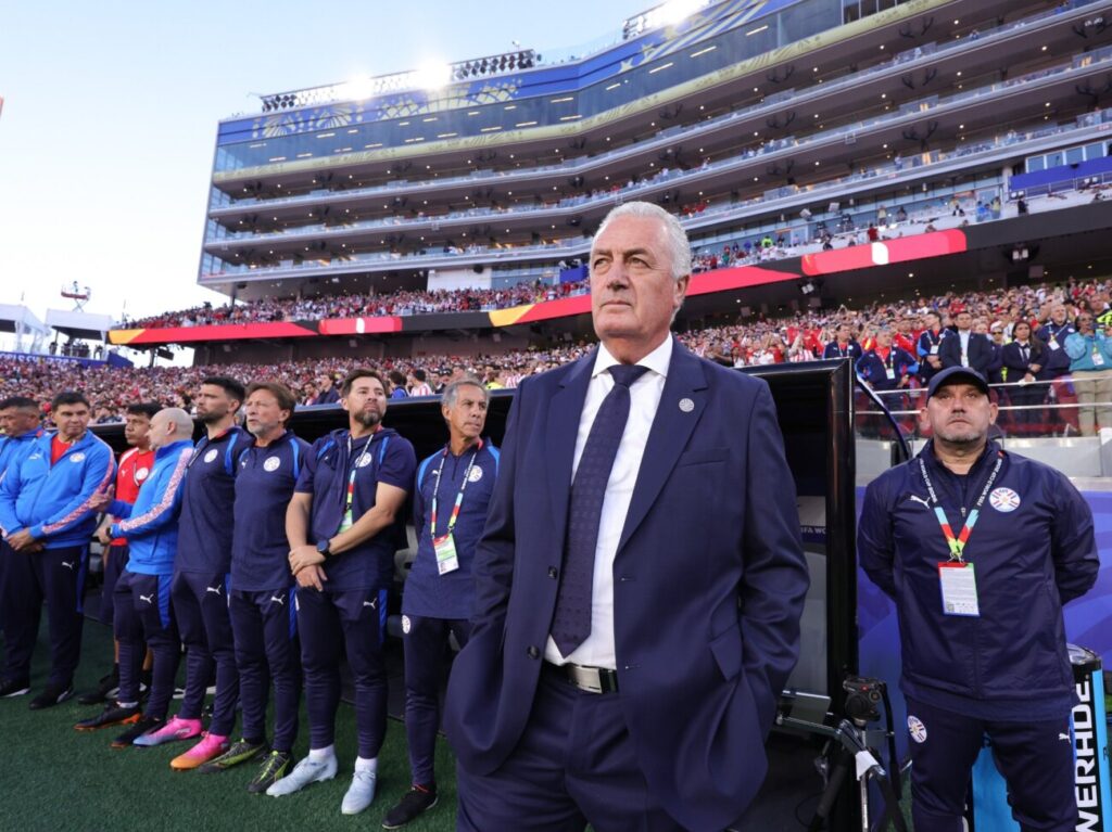 Alfaro elogia compromiso de La Albirroja tras victoria ante Turquía
