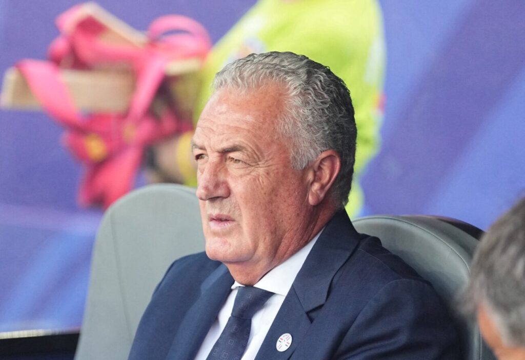 Alfaro pide tiempo para decidir su futuro con La Albirroja