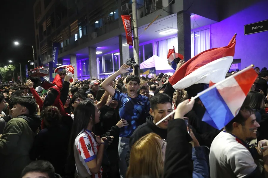 Asunción explota de alegría tras histórica victoria de La Albirroja ante Alemania