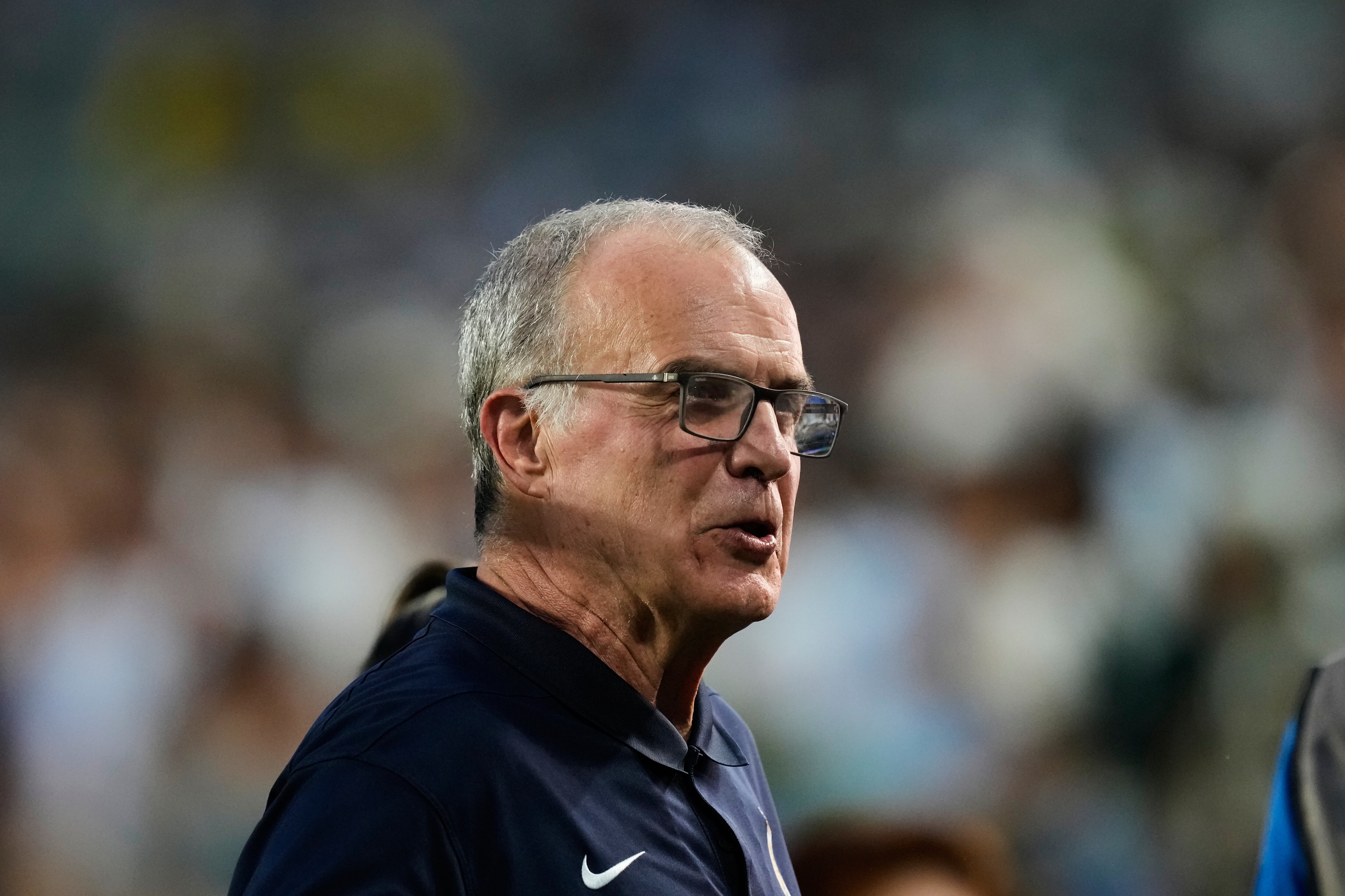 Bielsa cuestiona las pausas de hidratación en el Mundial 2026