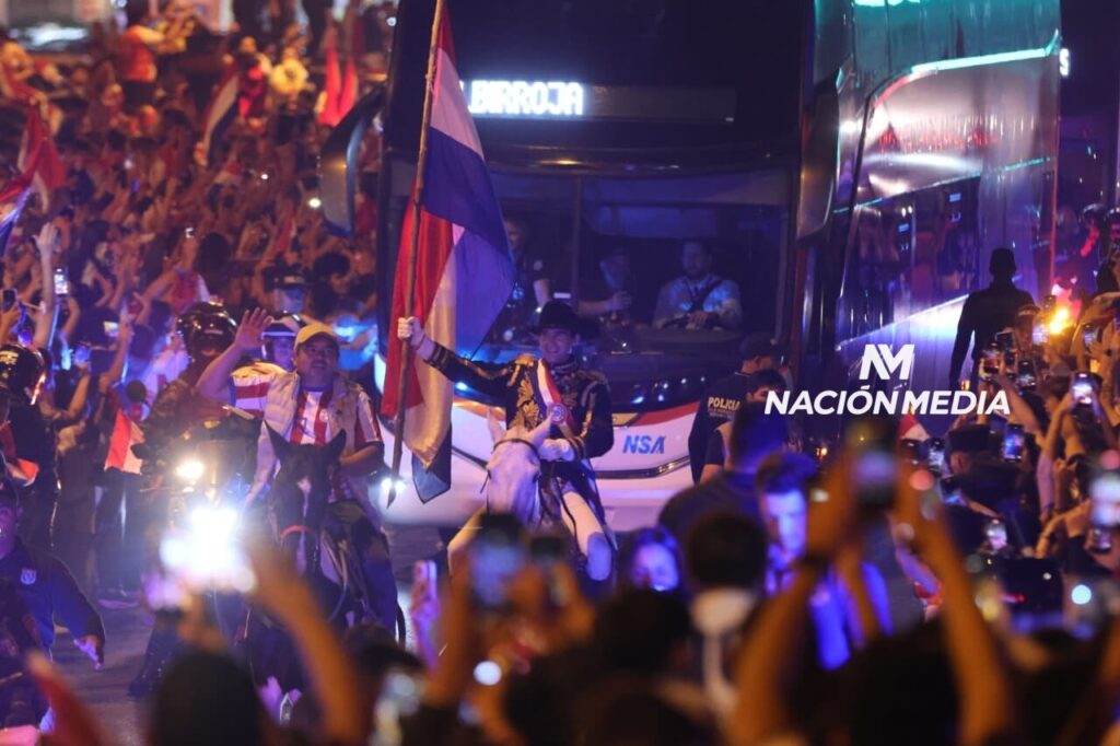 Despedida emotiva: miles reciben a La Albirroja en viaje al Mundial 2026