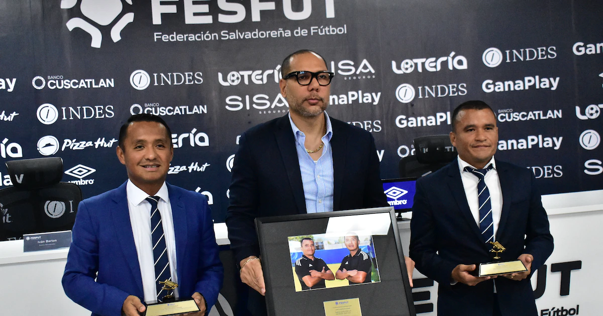 El arbitraje salvadoreño brilla en el Mundial 2026