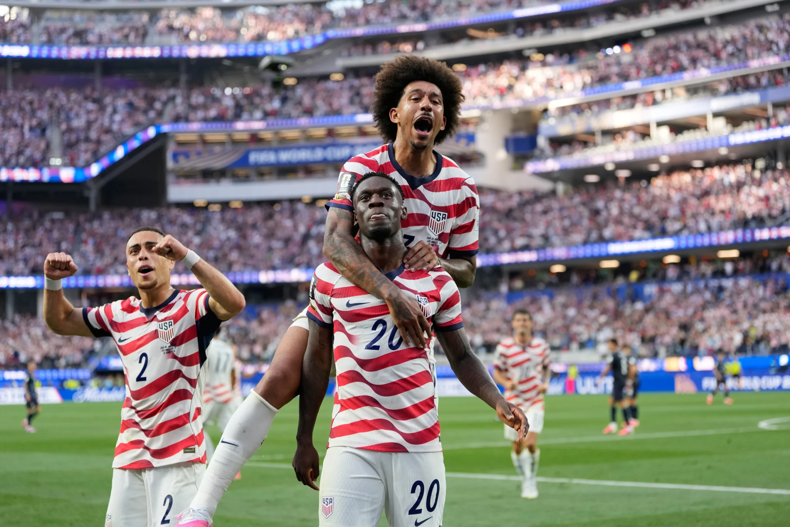 Estados Unidos goleó 4-1 a Paraguay en su debut mundialista
