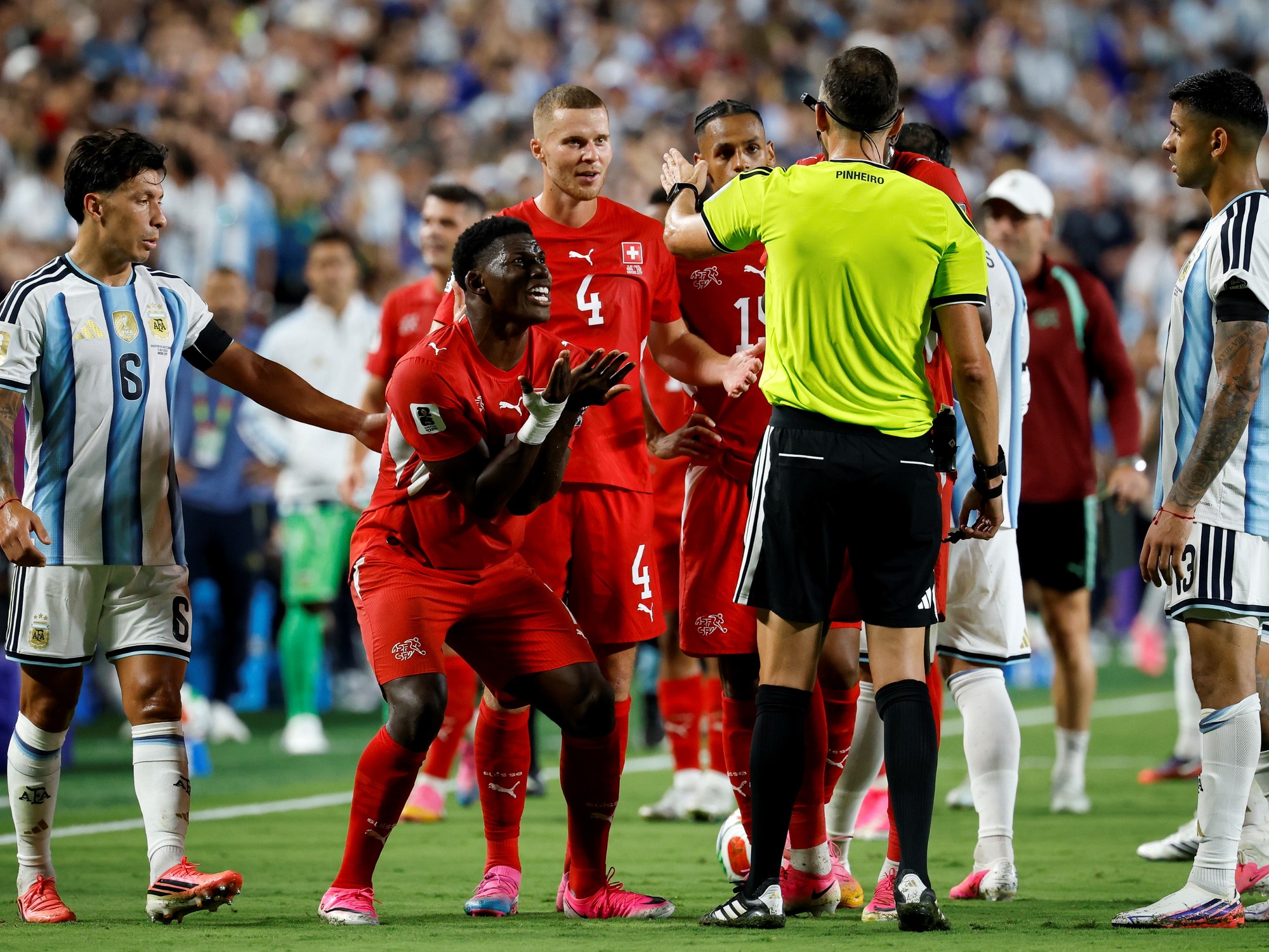 IFAB: el VAR expulsó mal a Emboló ante Argentina en cuartos del 2026
