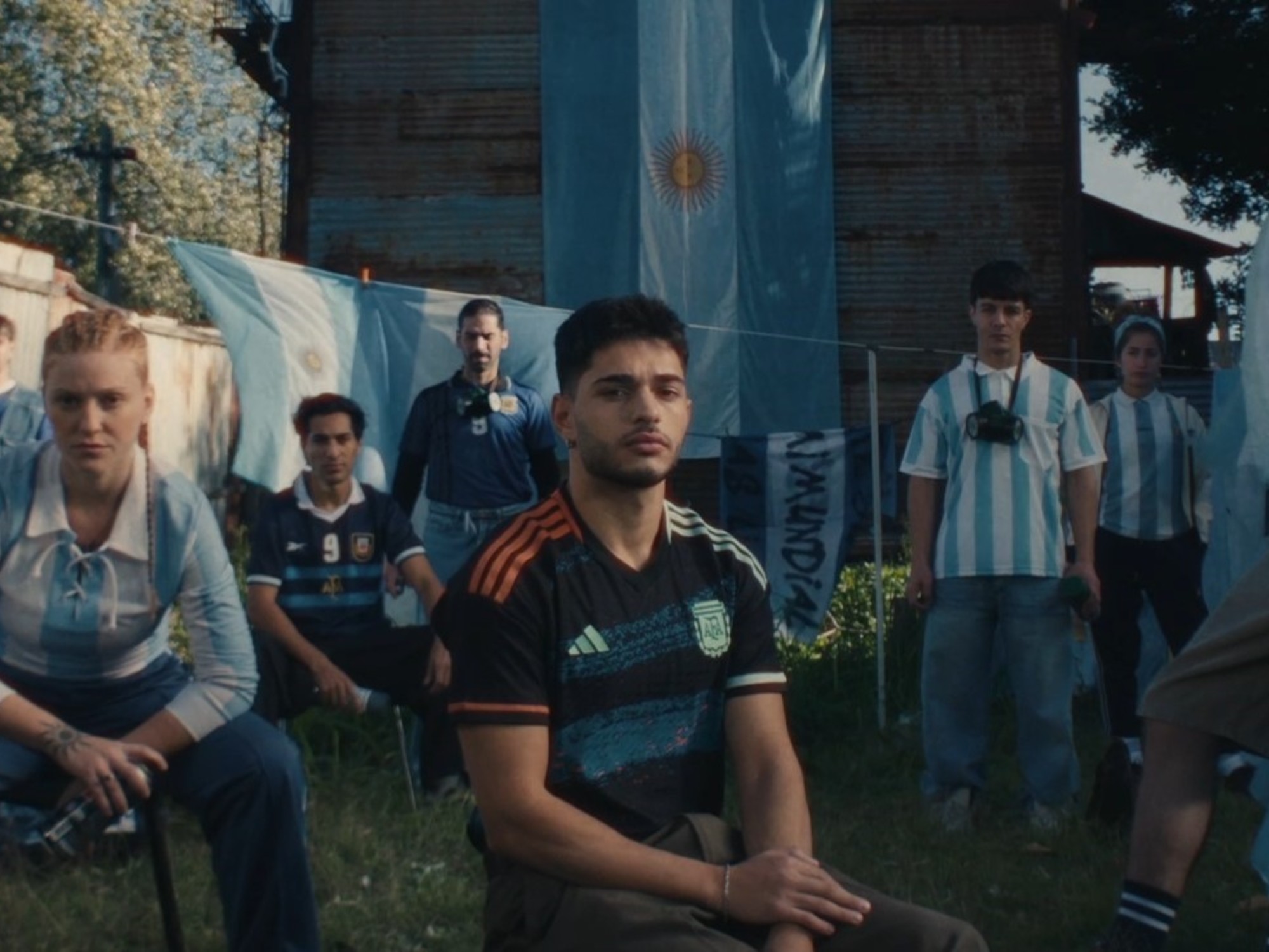 Jugar con pelotas: el espíritu que une a Maradona con la Argentina