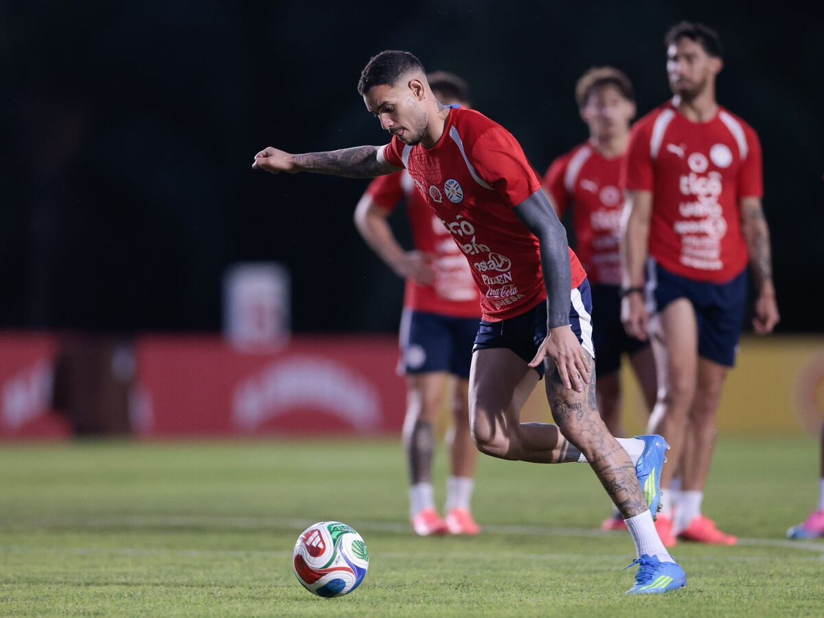 La Albirroja continúa su preparación intensiva en el CARDE