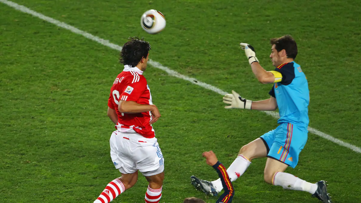 Santa Cruz aún recuerda la parada de Casillas en Sudáfrica 2010