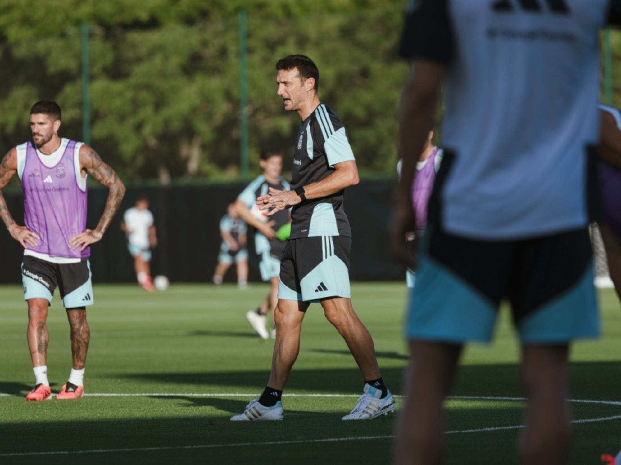 Scaloni prueba formación para el Mundial 2026: Capaldo entra en consideración